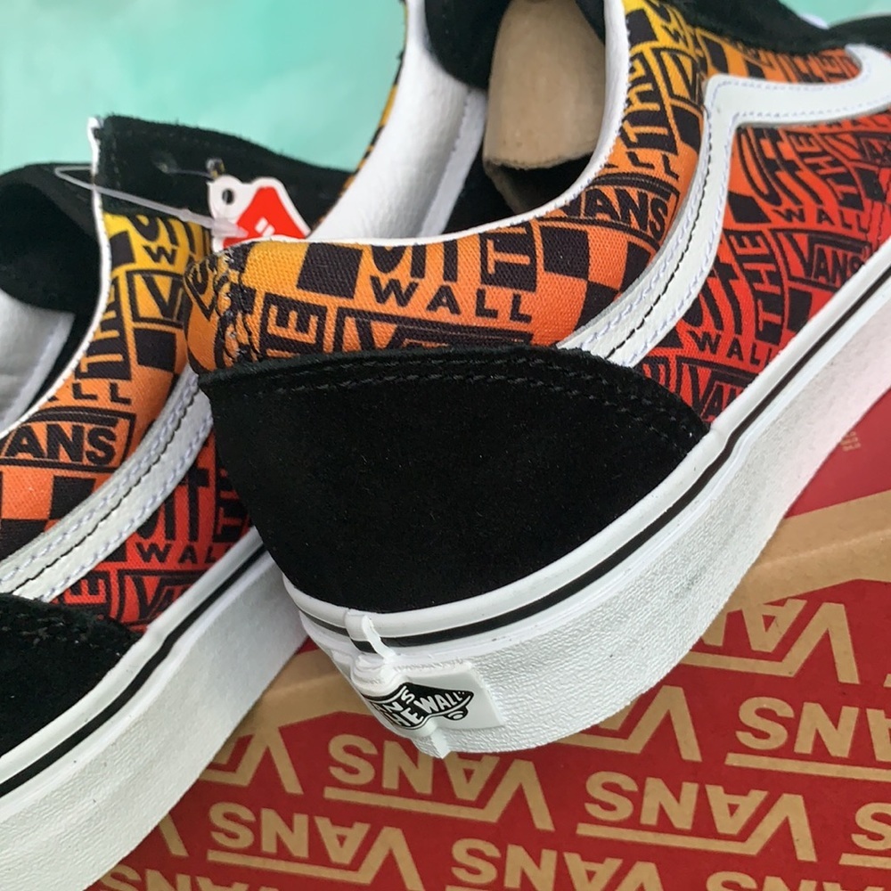 VANS OLD SKOOL LOGO FLAME Black/True White WMNS - Picture 11 of 16
